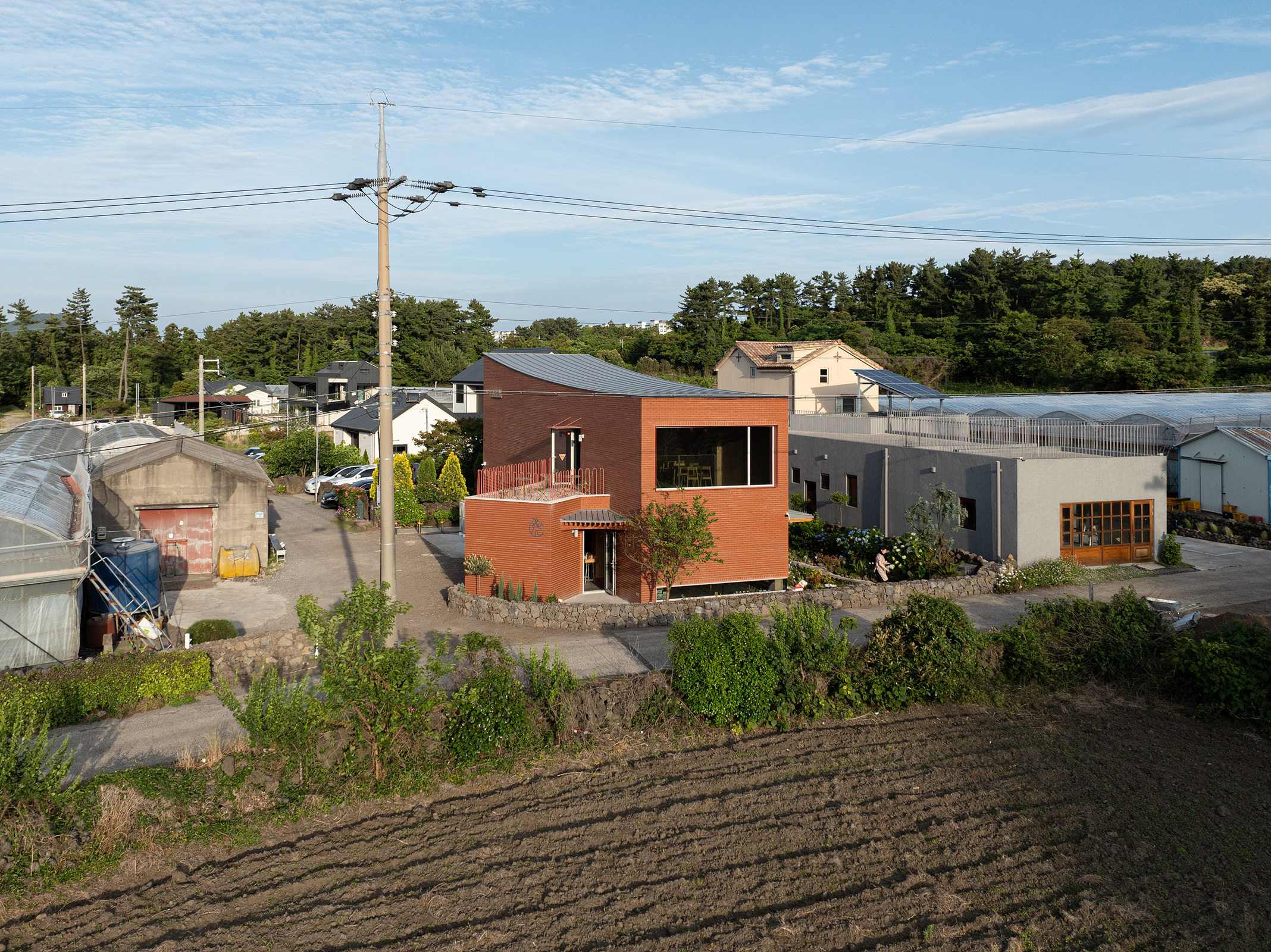 A concrete single-story house designed by BYHAND at dusk