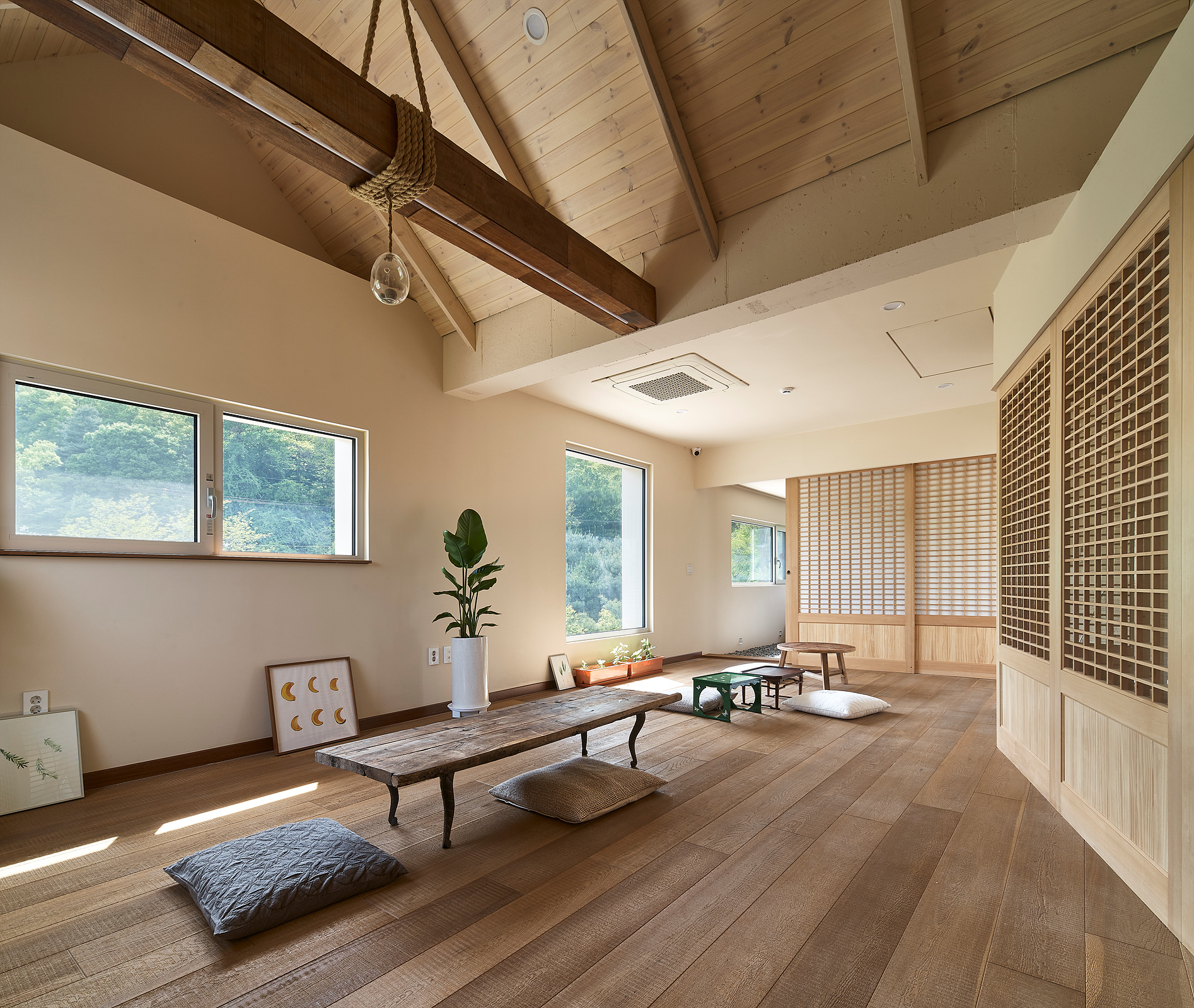 A concrete single-story house designed by BYHAND at dusk
