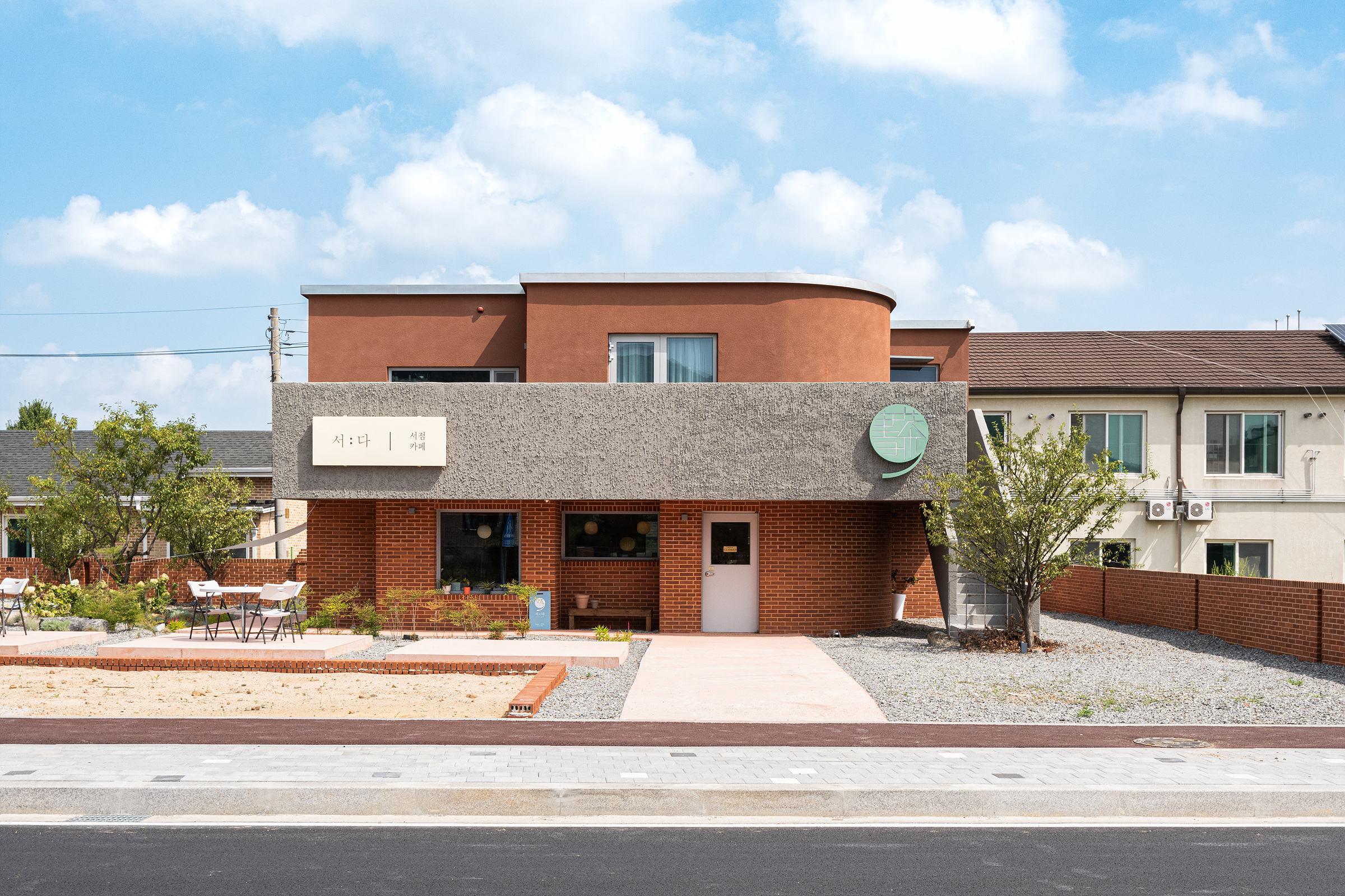 A concrete single-story house designed by BYHAND at dusk