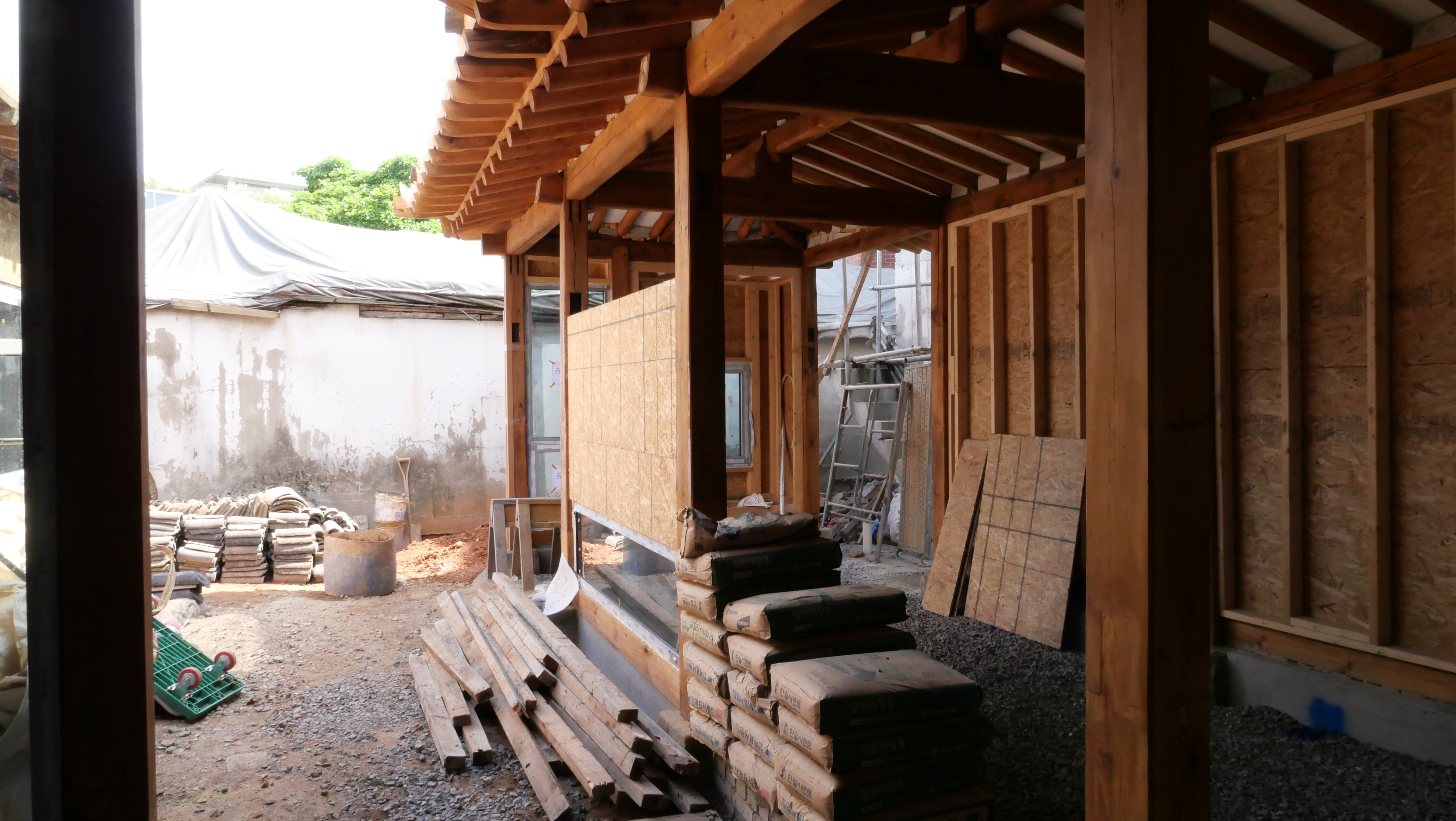 Layered House (層家) / Jongno Hanok Major Renovation & Extension