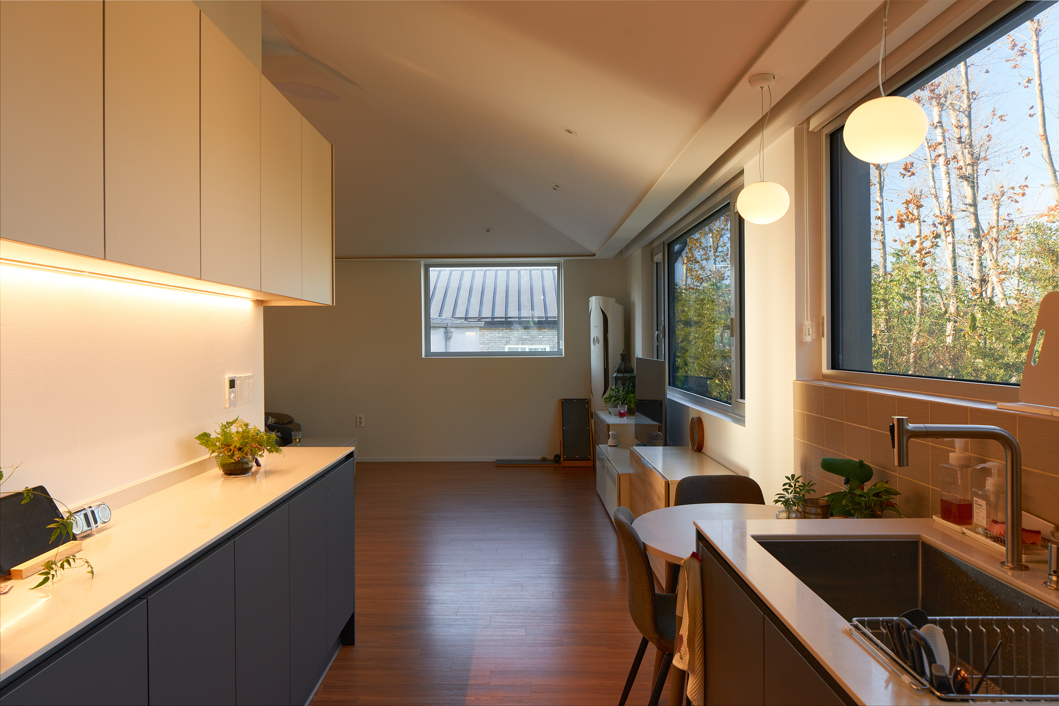 Yeoga-geoyeo [餘佳居如] / Stacking a Layer upon Time (Seohyeon-dong Extension & Major Renovation)