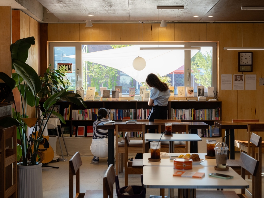 Bookshop & Café Seo:da