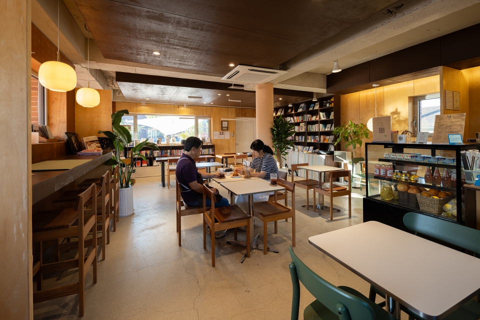 Bookshop & Café Seo:da